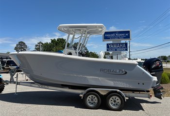 Robalo 232 EX Boat